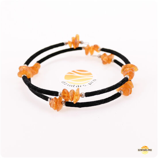 Bezizmēra • Sviesta krāsas 2-3 vijumu dzintara aproce uz metāla atmiņas auklas